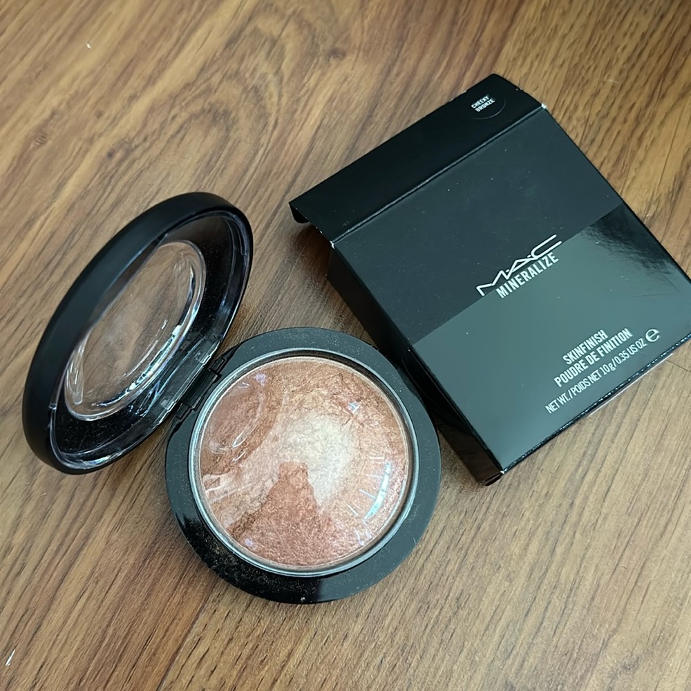 MAC Mineralize Skinfinish in Cheeky Bronze - New with box